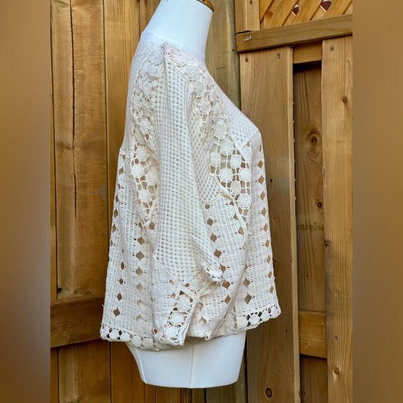 🆕 FARM Rio 🧿 NWT Off White Crochet Long Sleeve Blouse with Batwings, Sz M - Picture 5 of 15
